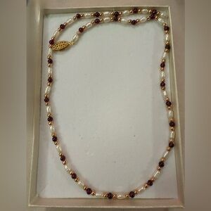 Elegant Pearl and Gold Fashion Necklace